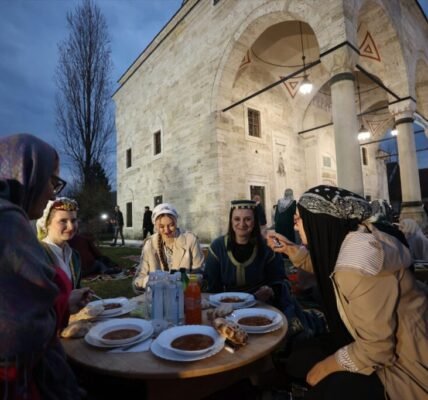 AA 20260302 40713271 40713258 TRADICIONALNI KRAJISKI IFTAR ISPRED BANJALUCKE DZAMIJE FERHADIJA 1024x683