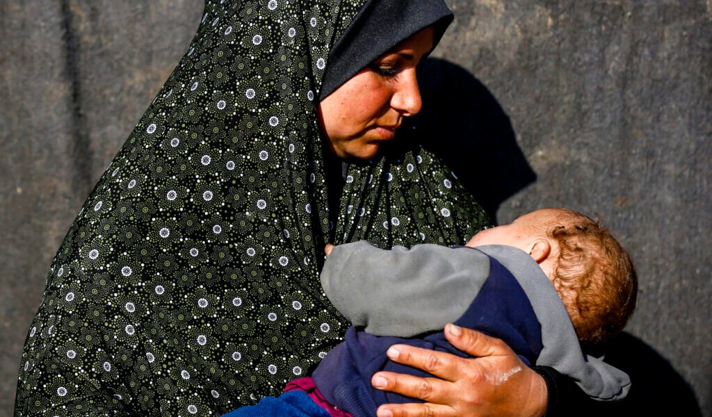 AA 20260308 40765912 40765896 NA MEDUNARODNI DAN ZENA PALESTINKE NASTAVLJAJU NOSITI TESKI TERET RATA 1 1024x986