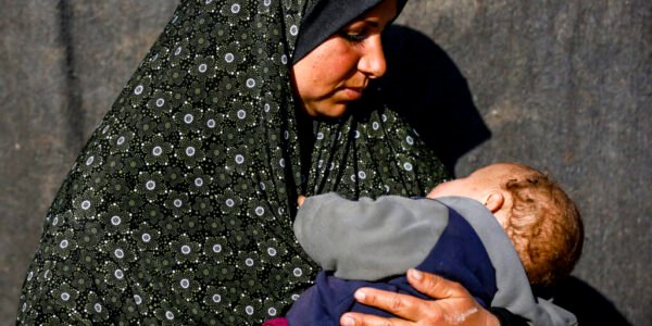 AA 20260308 40765912 40765896 NA MEDUNARODNI DAN ZENA PALESTINKE NASTAVLJAJU NOSITI TESKI TERET RATA 1 1024x986