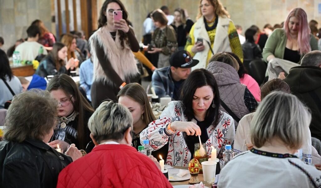 AA 20260404 41013696 41013688 NACIONALNI REKORD U FARBANJU USKRSNJIH JAJA U LAVOVU 1024x683