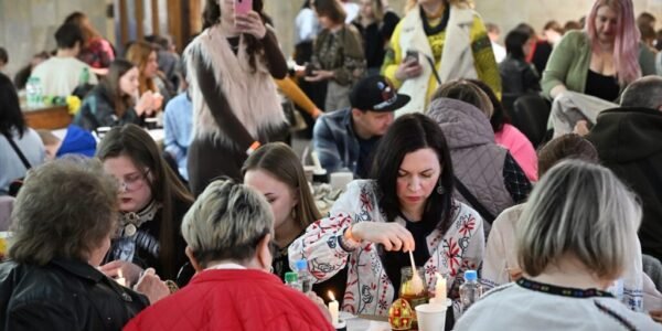 AA 20260404 41013696 41013688 NACIONALNI REKORD U FARBANJU USKRSNJIH JAJA U LAVOVU 1024x683